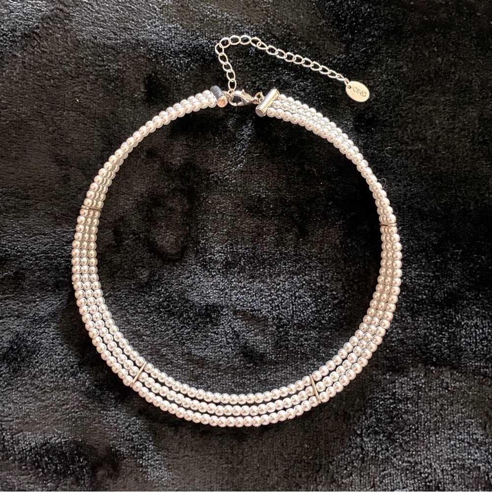 1 necklace Freshwater White Pearls Chocker with silver accents